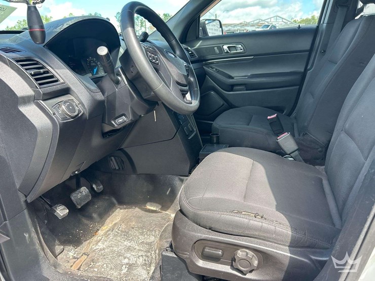 2017-ford-explorer-image-9