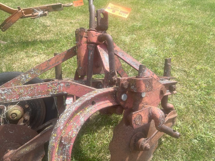 #1638-•-3-bottom-moldboard-plow-image-16