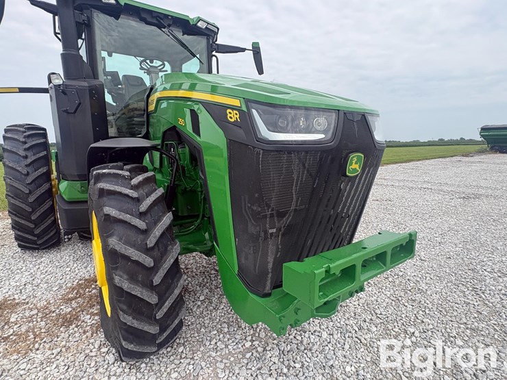 2025-john-deere-8r-250-image-15