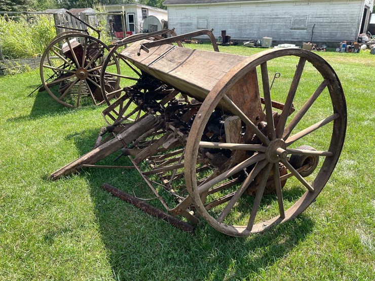 #1626-•-vintage-empire-jr.-grain-drill-image-4