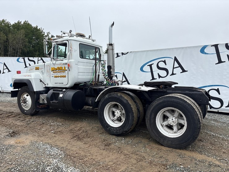 #61467-•-1991-mack-rd360s-day-cab-truck-tractor-image-3
