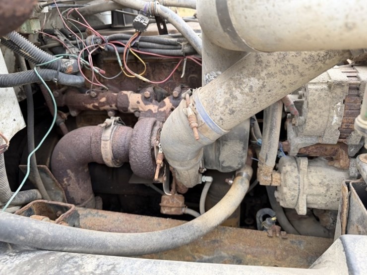 1999-freightliner-fl60-image-42