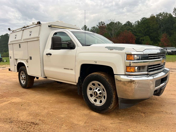 2015-chevrolet-silverado-3500hd-image-4