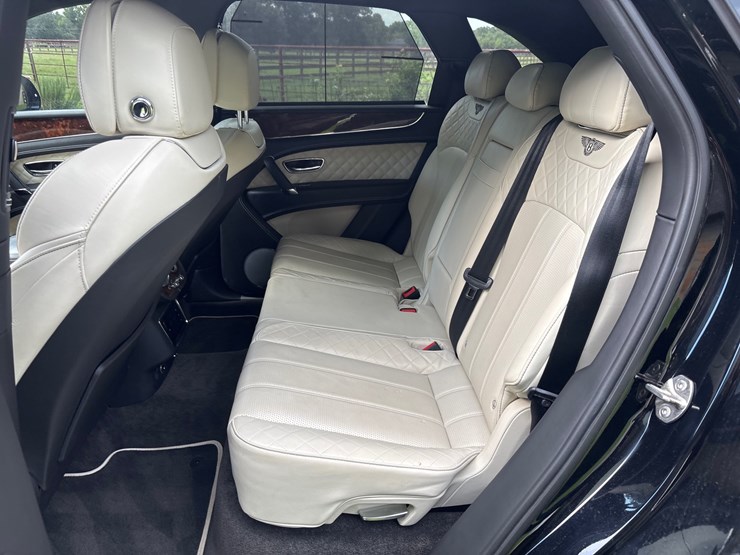 #153-•-offered-at-no-reserve-|-2018-bentley-bentayga-suv-image-29