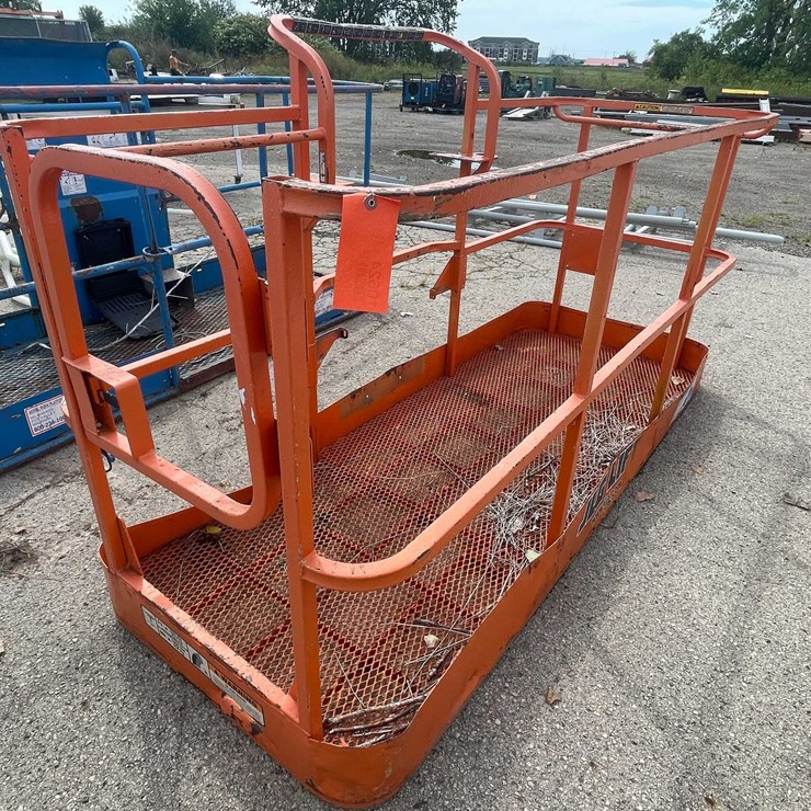 #10624 • Aerial Lift Platform