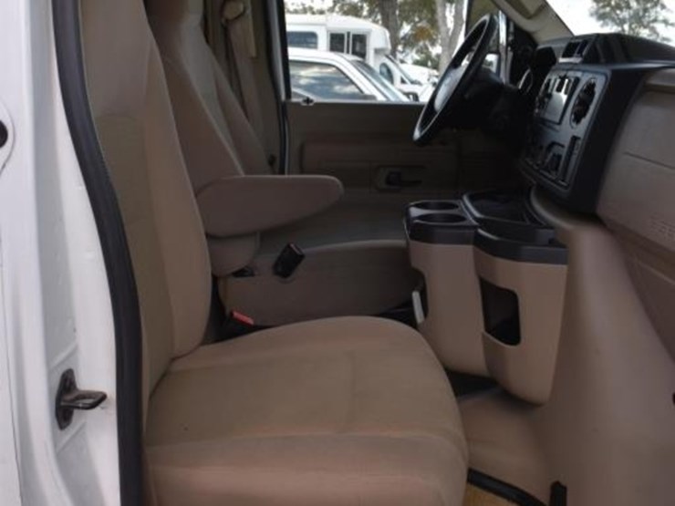 2011-ford-jamboree-sport-motorhome-(vin-#-1fdxe4fs2bdb26416)-(showing-appx-image-12