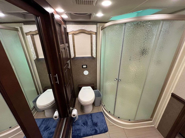 2016-entegra-coach-aspire-44b-mountain-master-luxury-diesel-pusher-motorhome-(51,192-miles)-image-116