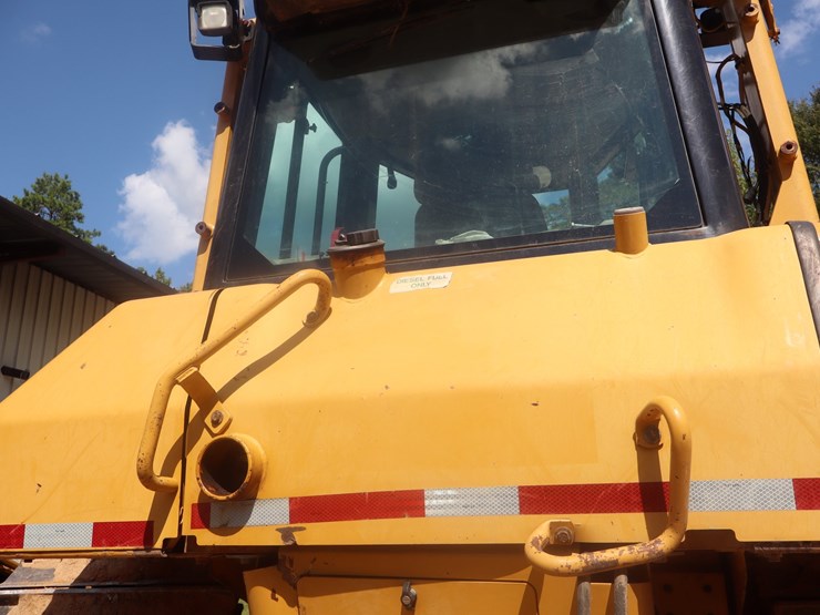 2014-caterpillar-d6n-image-16