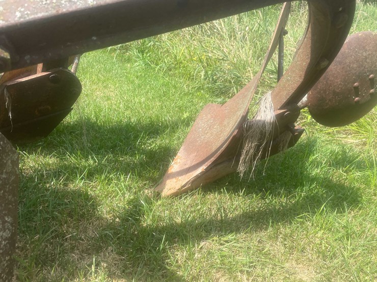 #1638-•-3-bottom-moldboard-plow-image-7