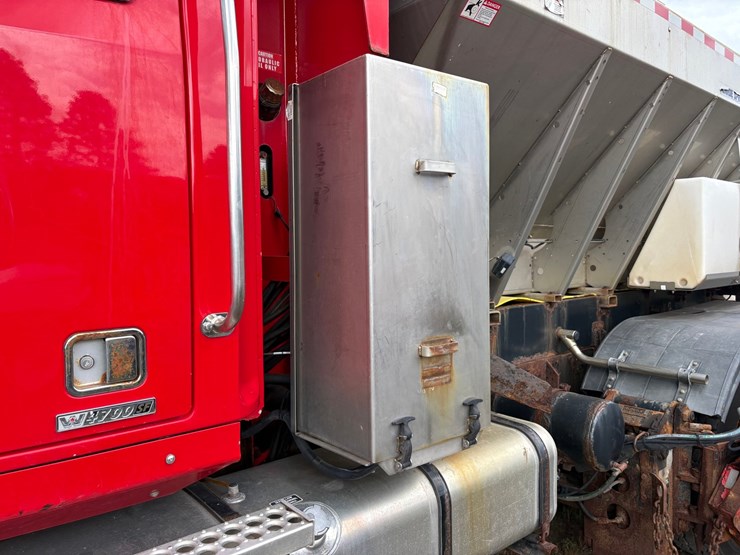 2018-western-star-4700sf-image-29