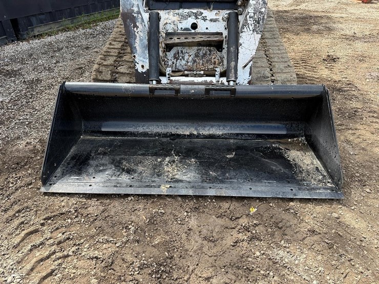 2004-bobcat-t300-image-9