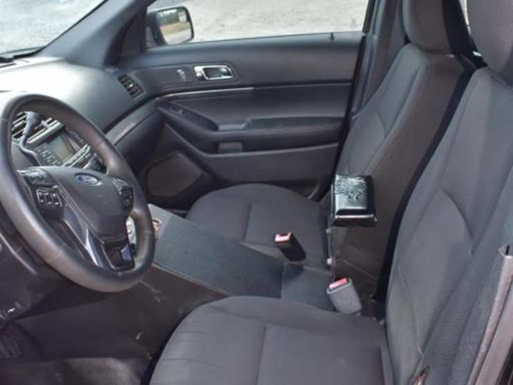 2018-ford-explorer-image-10