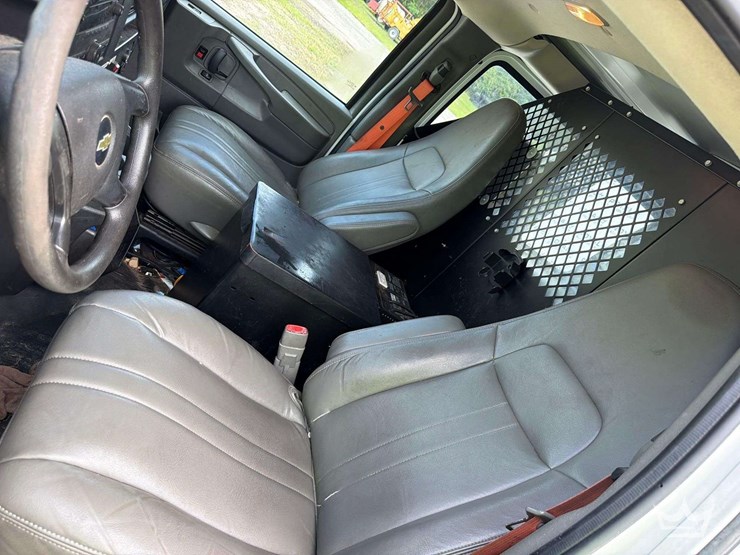 2014-chevrolet-express-g2500-image-11