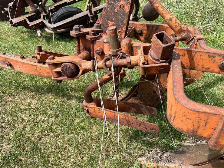 #1639-•-allis-chalmers-moldboard-plow-image-10
