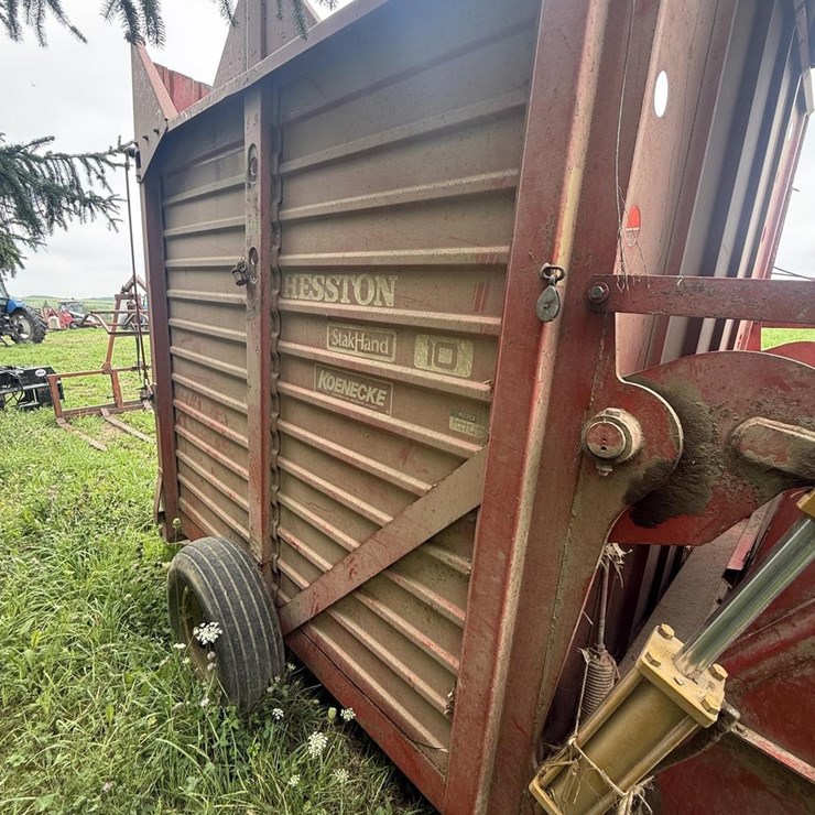#115 • Hesston Stak Hand 10 Stacker