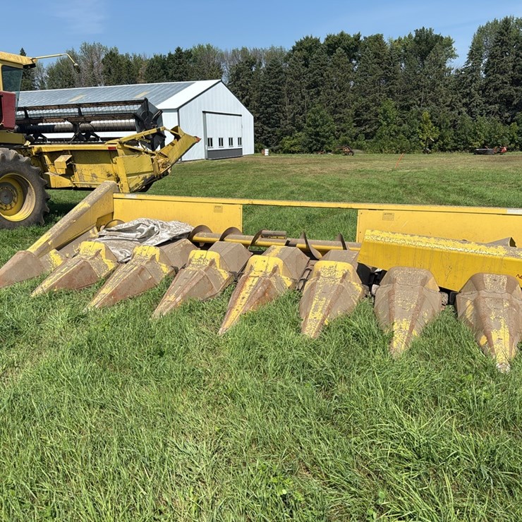 NEW HOLLAND 8