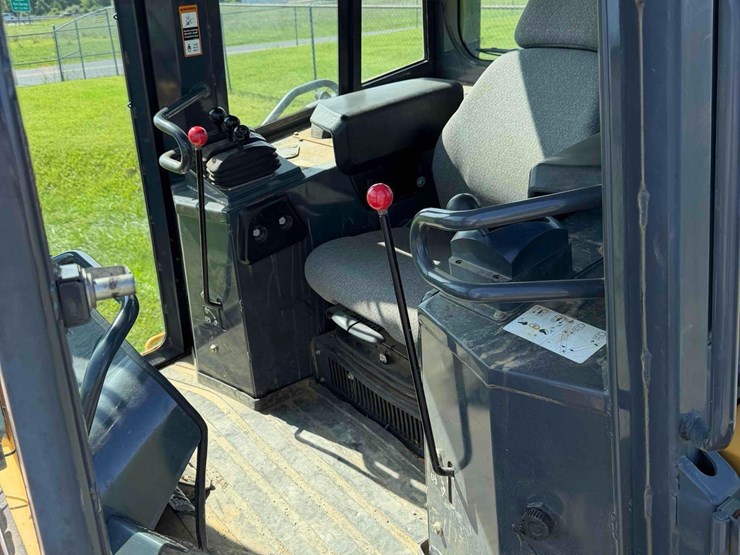 2014-deere-655k-image-24