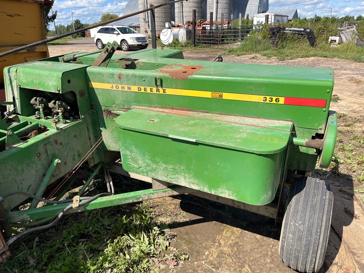 john-deere-336-image-26