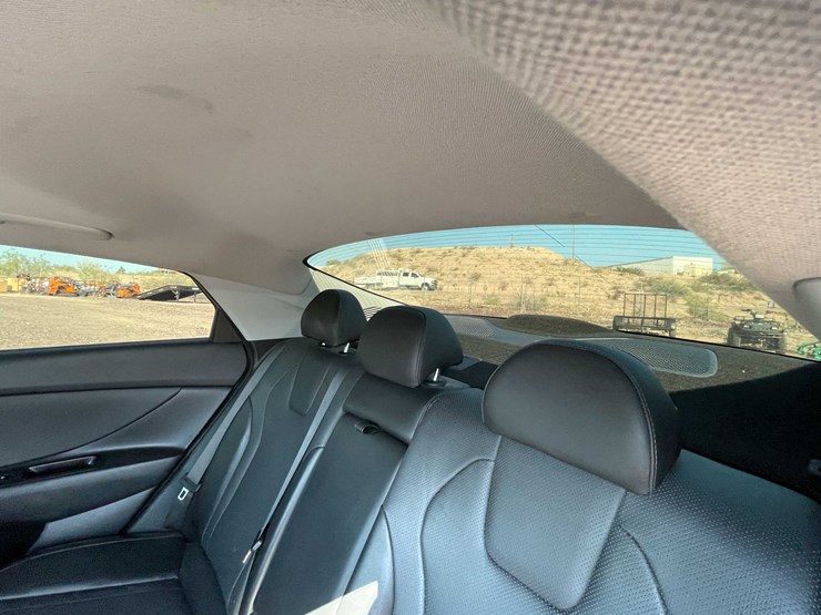 #1859-•-2023-hyundai-elantra-(has-nm-title)-image-26