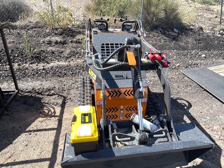 #2067-•-unused-2026-landhonor-mini-skid-steer-loader-image-14