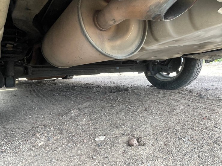 #1853-•-2002-toyota-prius-(title-in-delay)-image-17