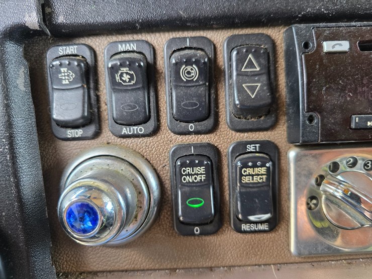 2014-peterbilt-389-image-62