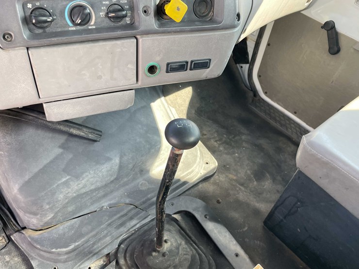 #1851-•-2000-sterling-7500-water-tank-truck-(has-nm-title)-image-42