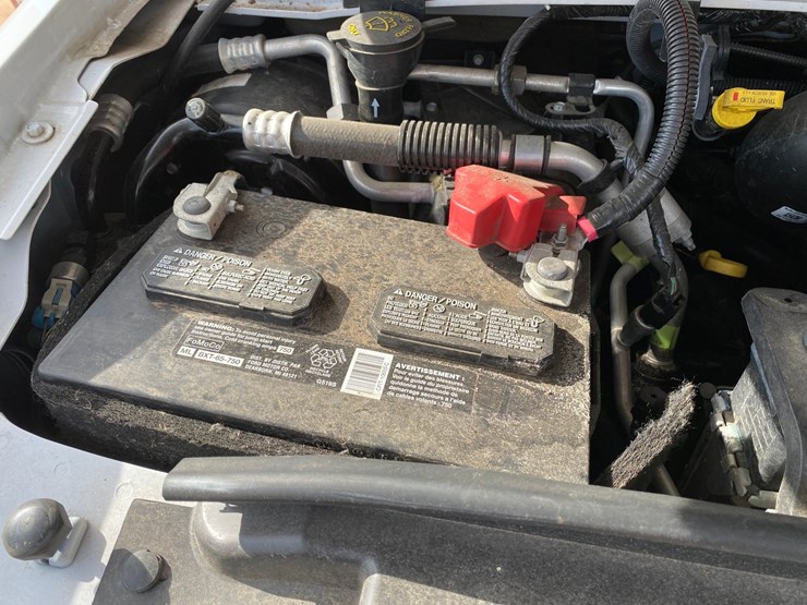2021-ford-e350-image-57