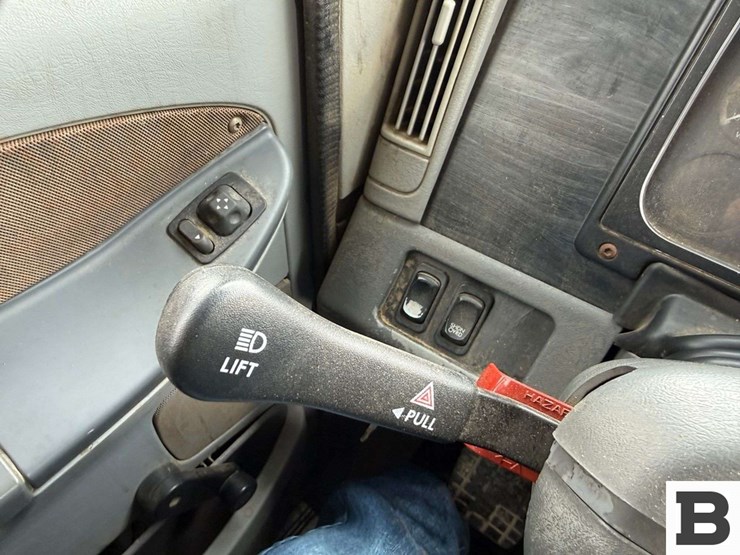 2005-freightliner-columbia-120-image-70