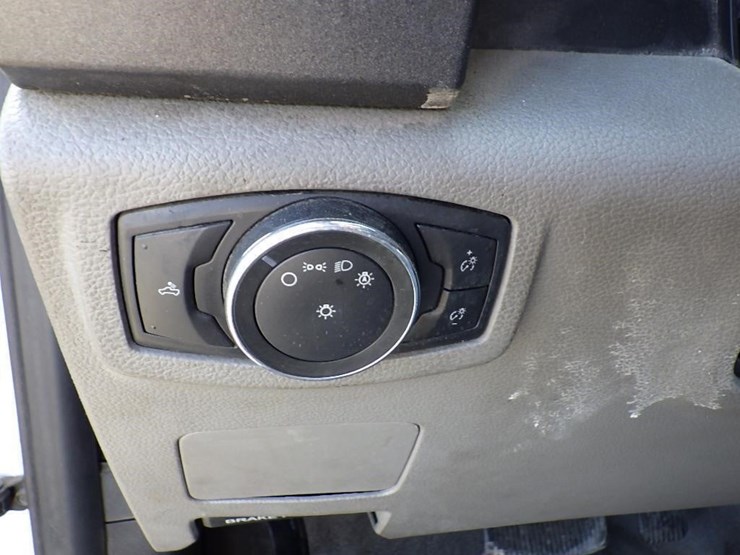 2021-ford-f350-image-35