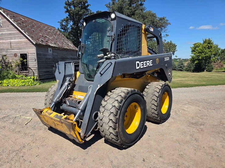 2016-deere-332d-image-3