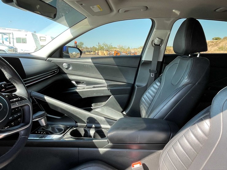 #1859-•-2023-hyundai-elantra-(has-nm-title)-image-39