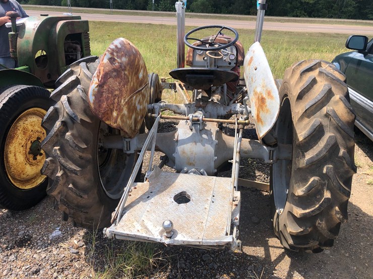 ford-tractor-image-2