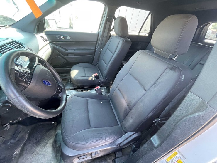2017-ford-explorer-image-31