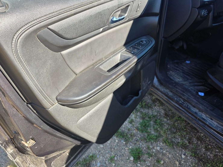 2014-chevrolet-traverse-lt-image-37