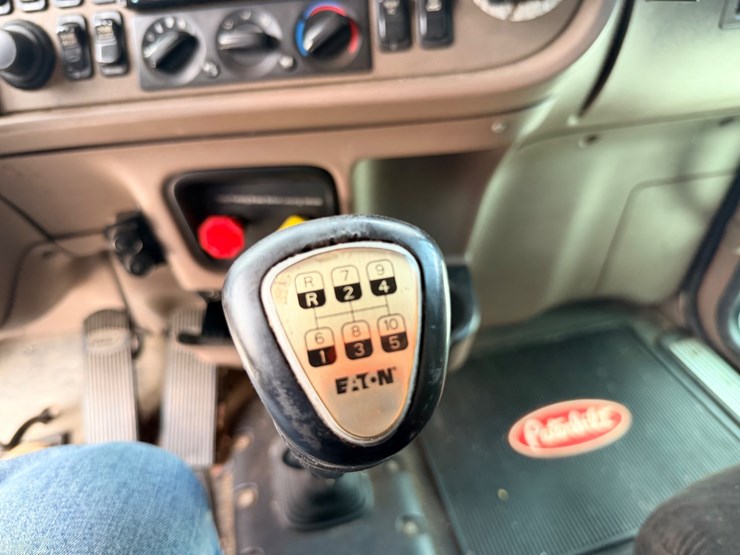 2014-peterbilt-389-image-71