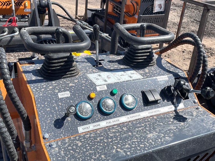 #2067-•-unused-2026-landhonor-mini-skid-steer-loader-image-17