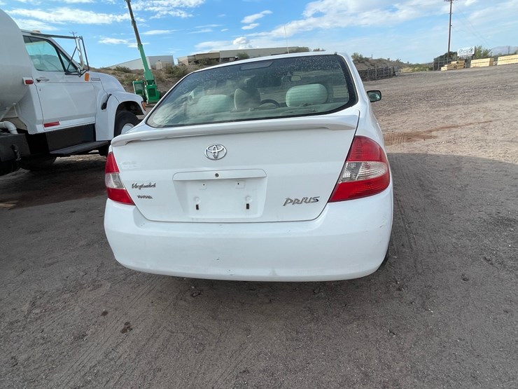 #1853-•-2002-toyota-prius-(title-in-delay)-image-9