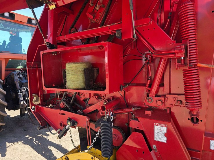 2009-new-holland-br7090-image-27