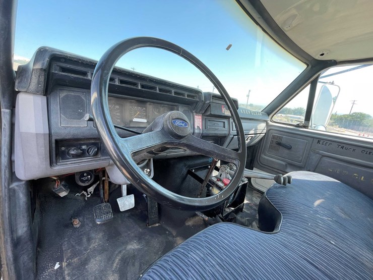 1997-ford-f800-image-31