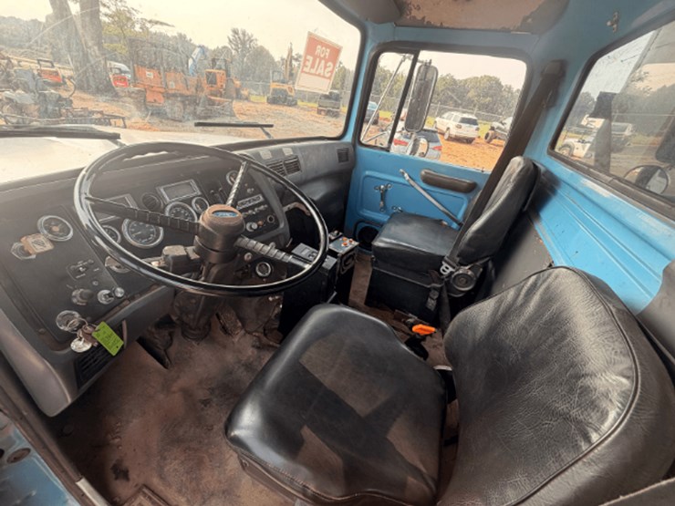 1996-ford-l8000-image-12