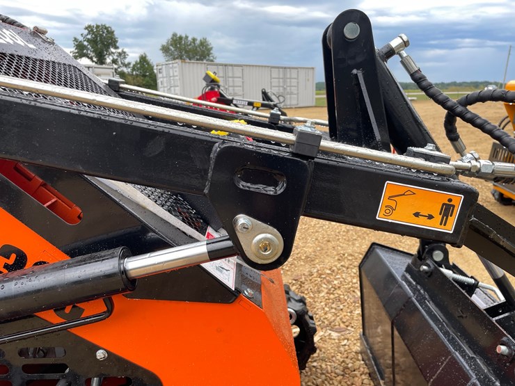 #1260-•-mms-skid-steer-loader-image-15