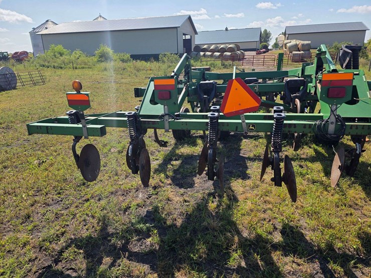 john-deere-2700-image-25