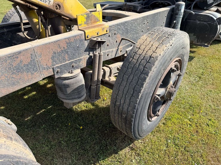 1975-ford-8000-image-70