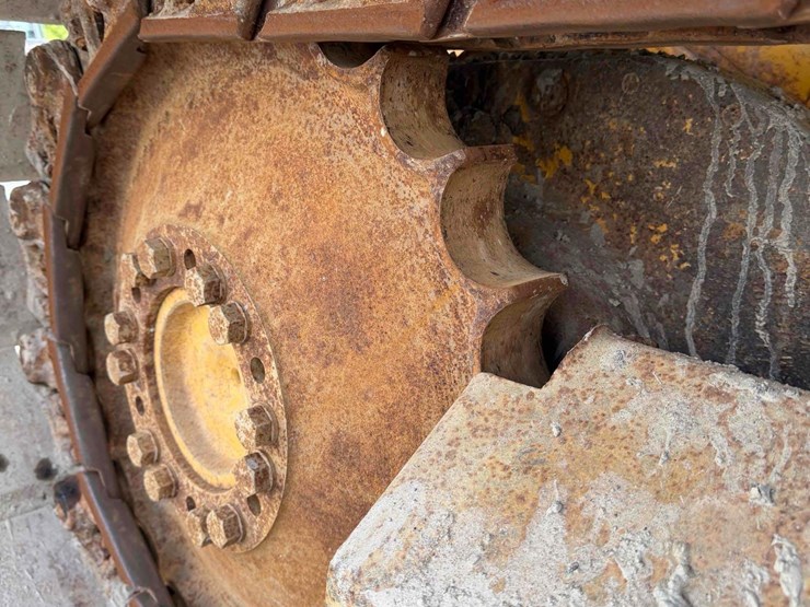 2014-deere-650k-lgp-image-14