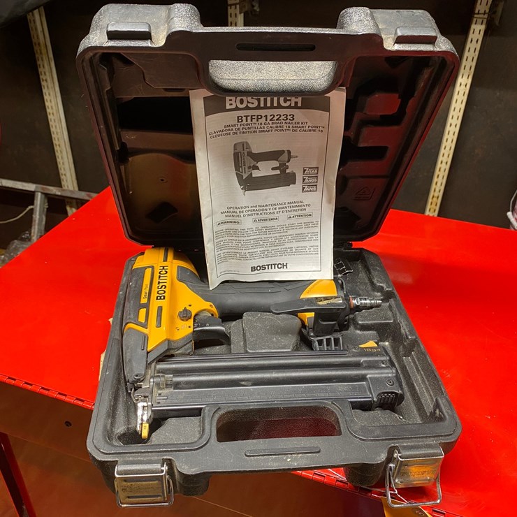 #6276 • Bostitch Pneumatic Smart Point Brad Nailer