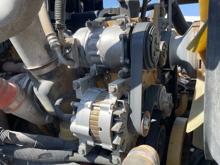 2004-peterbilt-330-image-59