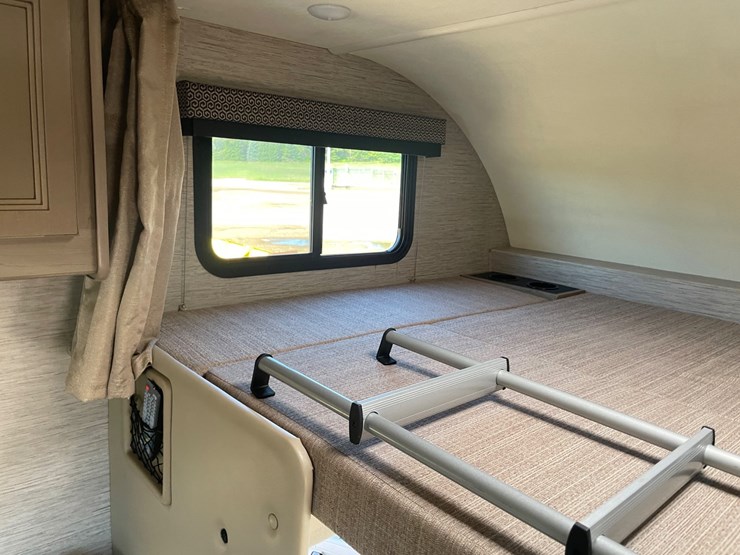 2021-ford-e350-image-121