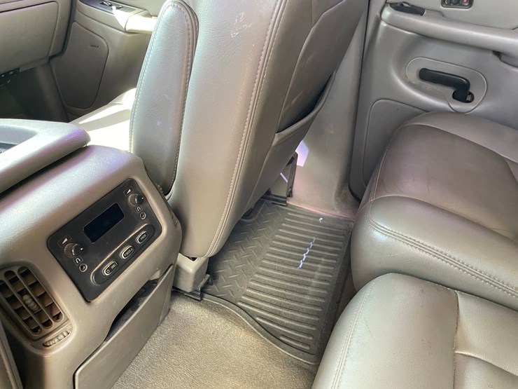 2005-gmc-3500-image-46
