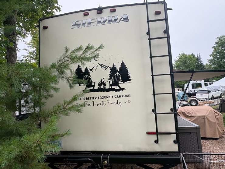 #5997-•-2015-forest-river-sierra-camper-(three-lakes,-wi)-(title-in-delay)-image-13